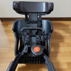 OGKのフロントチャイルドシートと専用のクッションとレインカバーの画像