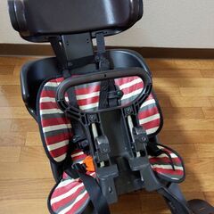 OGKのフロントチャイルドシートと専用のクッションとレインカバーの画像