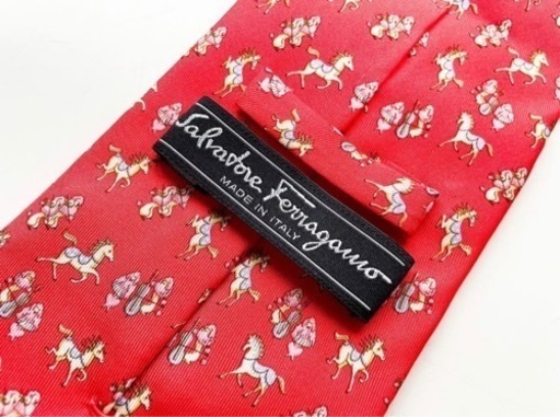 Salvatore Ferragamo フェラガモ イタリア製 ネクタイ　レッド