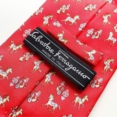 Salvatore Ferragamo フェラガモ イタリア製 ネクタイ　レッドの画像
