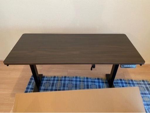 【新品未使用組み立て済】色間違購入！電動昇降デスク　茶