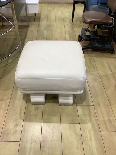 【トレファク花小金井店】IDC/オットマン/ホワイト/黒ずみ有/中古家具/武蔵野市/小平市/小金井市/国分寺市/杉並区/買取/販売