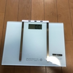 昨日購入:2度使用☆体重体組成計☆体重:体脂肪:BMI指数:基礎代謝の画像