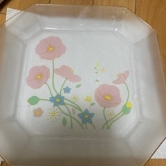 花柄ガラス製皿の画像