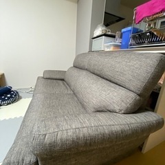 【価格下げます】3年前に購入した3人掛けソファーの画像