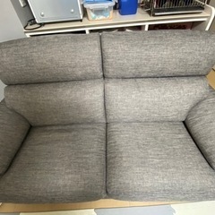 【価格下げます】3年前に購入した3人掛けソファーの画像