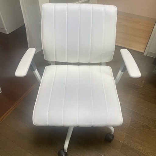 白い椅子1つ買ってくださる方募集