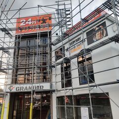 24時間フィットネスジムで事務業務およびトレーナー業務