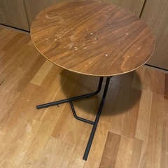 木目サイドテーブルの画像