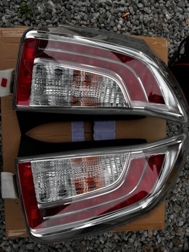 プリウス30後期純正テール