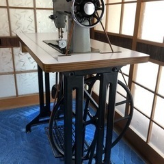 足踏み式ミシンです。の画像