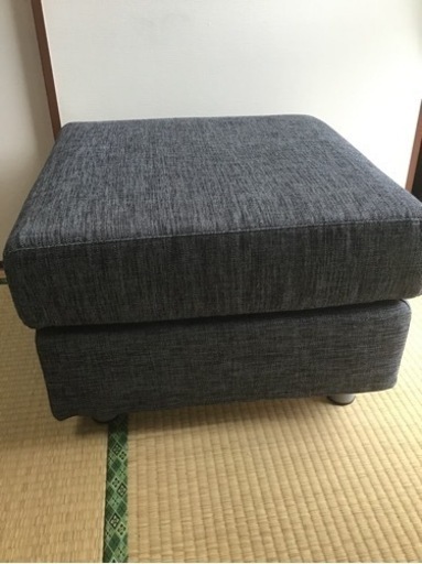 ソファーのオットマン、取引中