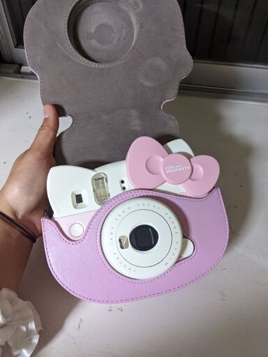 ハローキティインスタクス, ケース付き　(ポラロイドカメラ) (hello kitty instax polaroid)