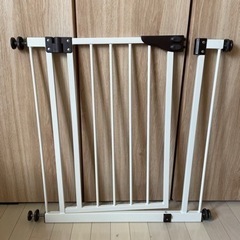 ベビーゲート　オフホワイト✖️ブラウンの画像