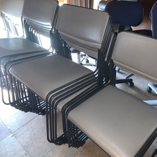 ウチダ　スタッキングチェア