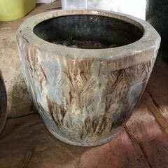 火鉢　陶器製　直径28cm 高さ23cm  ２個