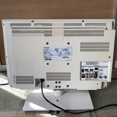TOSHIBA、22インチ、白テレビの画像