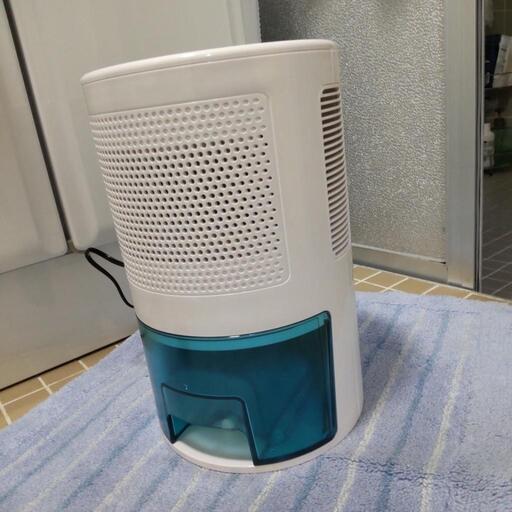 小型 除湿器(除湿機)ほぼ新品 動作確認のみ