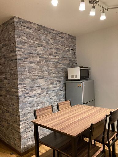 ダイニングテーブルセット（テーブルと椅子４脚）