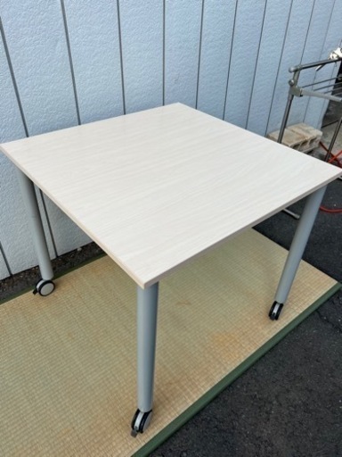 ■ワークデスク 作業デスク ミーティングテーブル■オフィスデスク ダイニングテーブル 作業机 何にでも使えます■ロック式キャスター付 幅80 奥行80 高さ70 cm