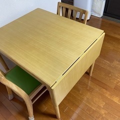 ダイニングテーブル(イス2脚付き)の画像