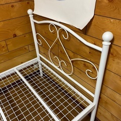 白フレームシングルベッド☆姫系☆フレームのみの画像