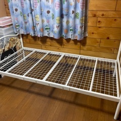 白フレームシングルベッド☆姫系☆フレームのみの画像