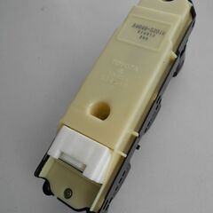 イスト パワーウインドウスイッチの画像