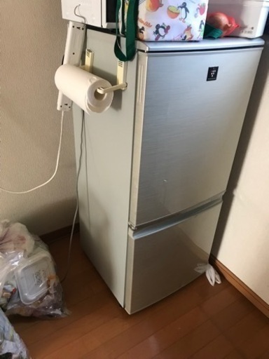 シャープ製　冷蔵庫　137L