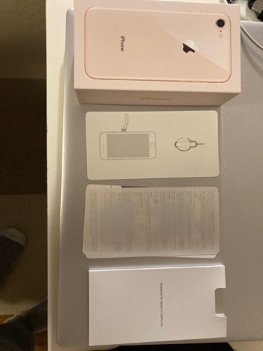 (週末値下げしました。早い方優先します)iPhone 8 Gold 64 GB SIMフリー