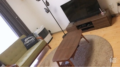 テーブル＋ソファー（テレビとテレビ台は付きません）お値引き可能です！ご相談下さい。