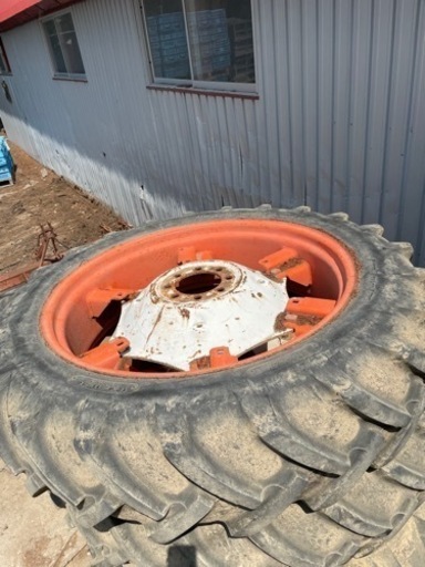 12.4 R36クボタトラクターで使用。