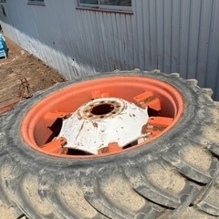 12.4 R36クボタトラクターで使用。の画像