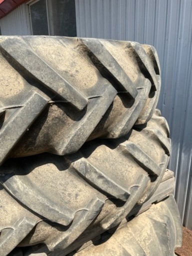 12.4 R36クボタトラクターで使用。