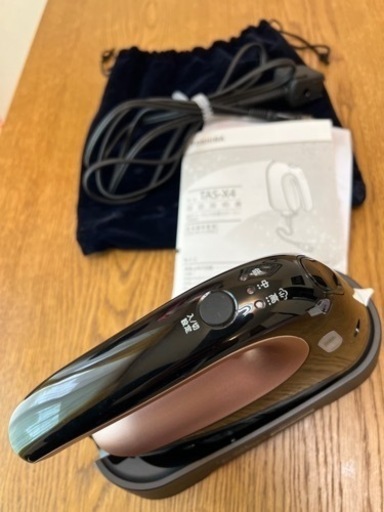 東芝　コードレス衣類スチーマー