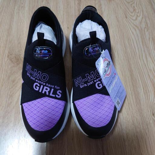女の子スニーカー23.5新品