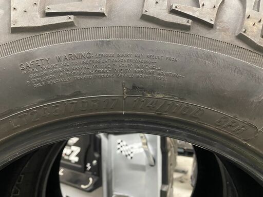 ★美品★BIGHORN MAXXIS 245/70R17 マッドタイヤ2本 バリ山
