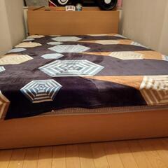 フランス ダブルベッドとマットレスの画像