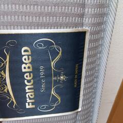 フランス ダブルベッドとマットレスの画像