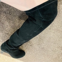 スエード　ロングブーツ　ニーハイ　23〜23.5 黒　ブラック　m 秋冬　春の画像