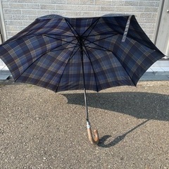 チェック傘 約65cmサイズ 錆や錆汚れあります 今ならプレゼントあり 梅雨の時期に是非どうぞの画像
