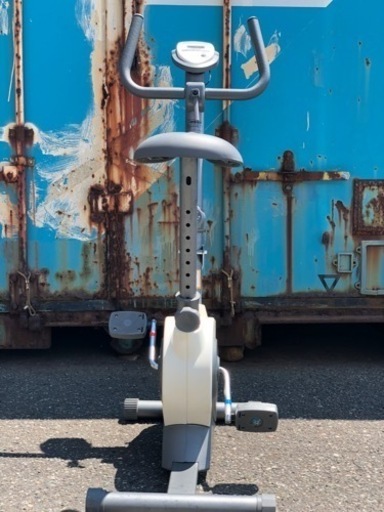 自転車　健康器具　フィットネスマシーン　エアロバイク