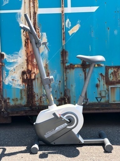 自転車　健康器具　フィットネスマシーン　エアロバイク