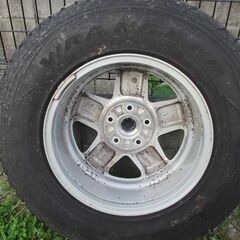 ジープラングラーアンリミテッド純正ホイルセンターキャップカバー付きの画像