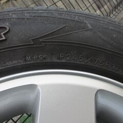 ジープラングラーアンリミテッド純正ホイルセンターキャップカバー付きの画像