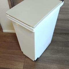 ゴミ箱の画像
