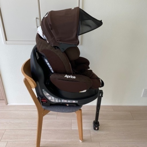 フラディアグロウ ISOFIX アップリカ ブラウン