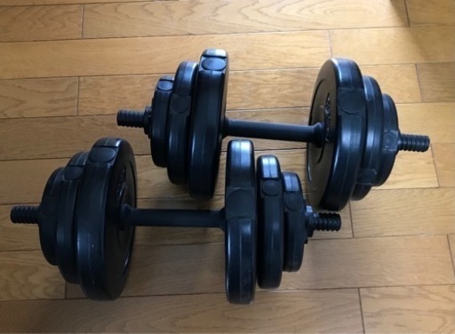 ダンベル　9kgx2 樹脂カバーあります
