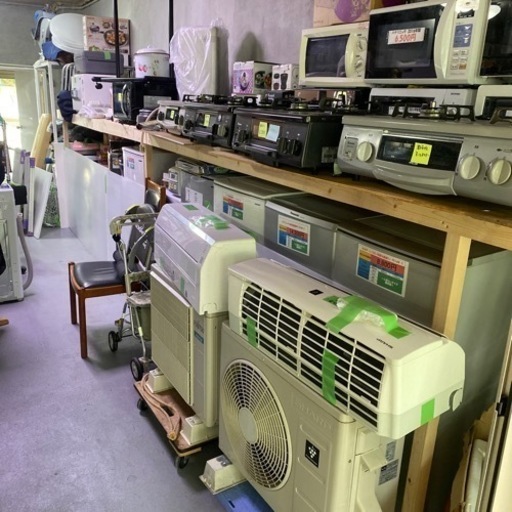 総合リサイクルショップです。団地の1Fの2店舗にて営業中。車椅子大量放出します！最低価格5,000円から！自走式新たに入荷しました！チルト式はまだまだ在庫あります。