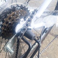 オシャレ自転車★クロスバイク★購入１ヶ月以内 壊れあり。修理できる人！の画像